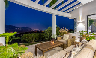 Villa independiente, andaluza en venta con vistas panorámicas a la montaña y al mar en una exclusiva urbanización en Marbella Este 47383 