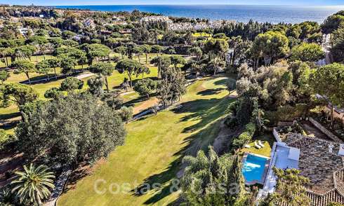 Villa andaluza de lujo en venta junto a campo de golf, con vistas al mar, en zona muy solicitada en Marbella Este 48334