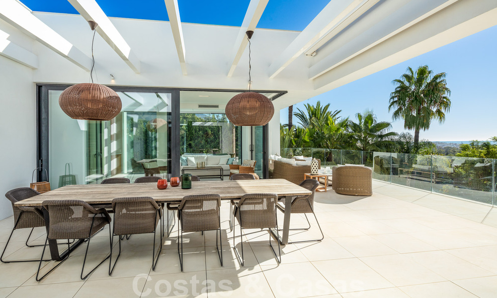 Moderna villa de lujo en venta con pista de tenis privada en prestigiosa zona residencial en el valle del golf de Nueva Andalucia, Marbella 50127
