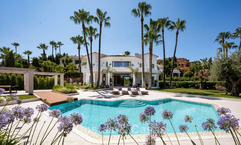 Mediterráneo, villa de lujo en venta en prestigiosa zona residencial rodeada de campos de golf del valle de Nueva Andalucía, Marbella 54153