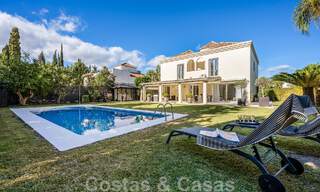 Villa mediterránea de lujo en venta con 5 dormitorios en prestigiosa zona de golf en el valle de Nueva Andalucia, Marbella 50843 