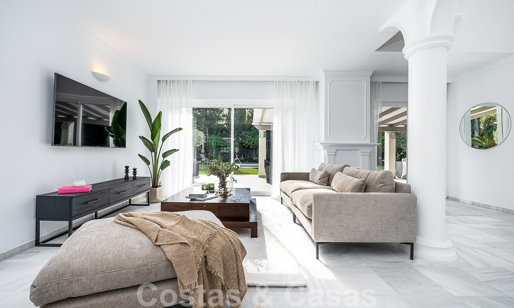 Villa mediterránea de lujo en venta con 5 dormitorios en prestigiosa zona de golf en el valle de Nueva Andalucia, Marbella 50846