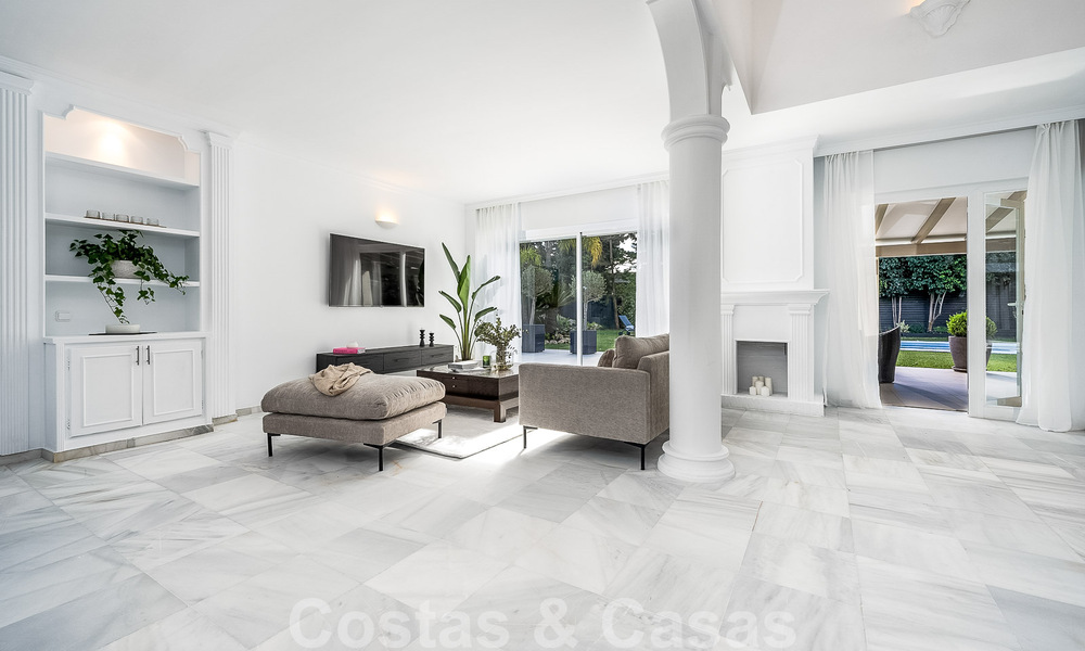 Villa mediterránea de lujo en venta con 5 dormitorios en prestigiosa zona de golf en el valle de Nueva Andalucia, Marbella 50847