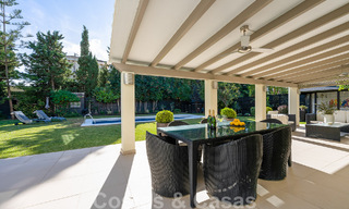Villa mediterránea de lujo en venta con 5 dormitorios en prestigiosa zona de golf en el valle de Nueva Andalucia, Marbella 50851 