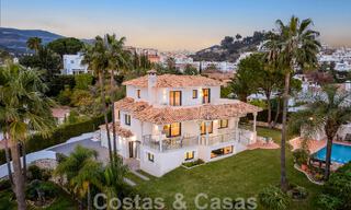 Villa de lujo en venta con arquitectura mediterránea situada en el corazón del valle del golf de Nueva Andalucía en Marbella 50650 
