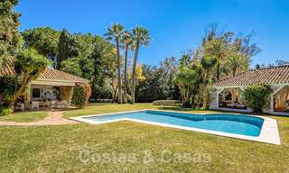 Villa de lujo independiente de estilo mediterráneo en venta a un paso de la playa y los servicios en la prestigiosa Guadalmina Baja en Marbella 51266 