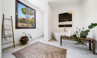 Lujosa villa andaluza con vistas parciales al mar en venta, al este de Marbella centro 52412 