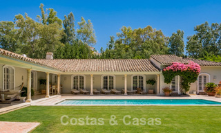 Villa en venta con arquitectura mediterránea y gran jardín situada cerca de San Pedro en Marbella - Benahavis 52488 