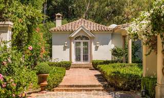 Villa en venta con arquitectura mediterránea y gran jardín situada cerca de San Pedro en Marbella - Benahavis 52489 