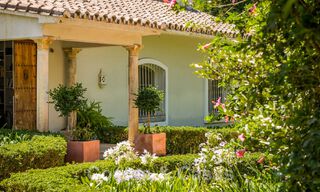 Villa en venta con arquitectura mediterránea y gran jardín situada cerca de San Pedro en Marbella - Benahavis 52492 