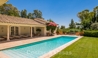 Villa en venta con arquitectura mediterránea y gran jardín situada cerca de San Pedro en Marbella - Benahavis 52500 