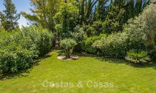 Villa en venta con arquitectura mediterránea y gran jardín situada cerca de San Pedro en Marbella - Benahavis 52503 