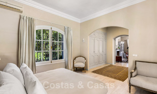 Villa en venta con arquitectura mediterránea y gran jardín situada cerca de San Pedro en Marbella - Benahavis 52511 