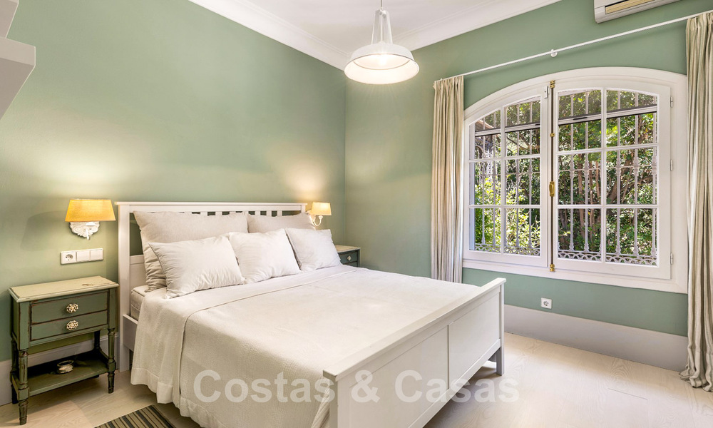 Villa en venta con arquitectura mediterránea y gran jardín situada cerca de San Pedro en Marbella - Benahavis 52515