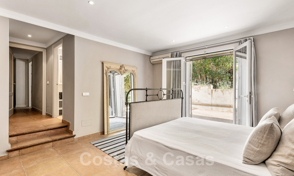 Villa en venta con arquitectura mediterránea y gran jardín situada cerca de San Pedro en Marbella - Benahavis 52518