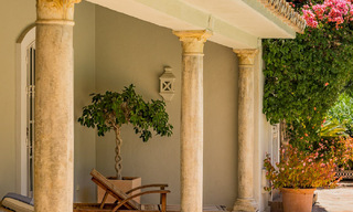 Villa en venta con arquitectura mediterránea y gran jardín situada cerca de San Pedro en Marbella - Benahavis 52523 