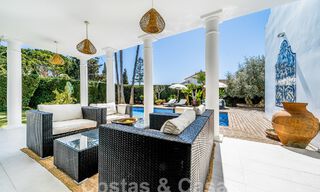 Lujosa villa en venta de estilo arquitectónico andaluz al este de Marbella centro, a un paso de las dunas y la playa 52653 