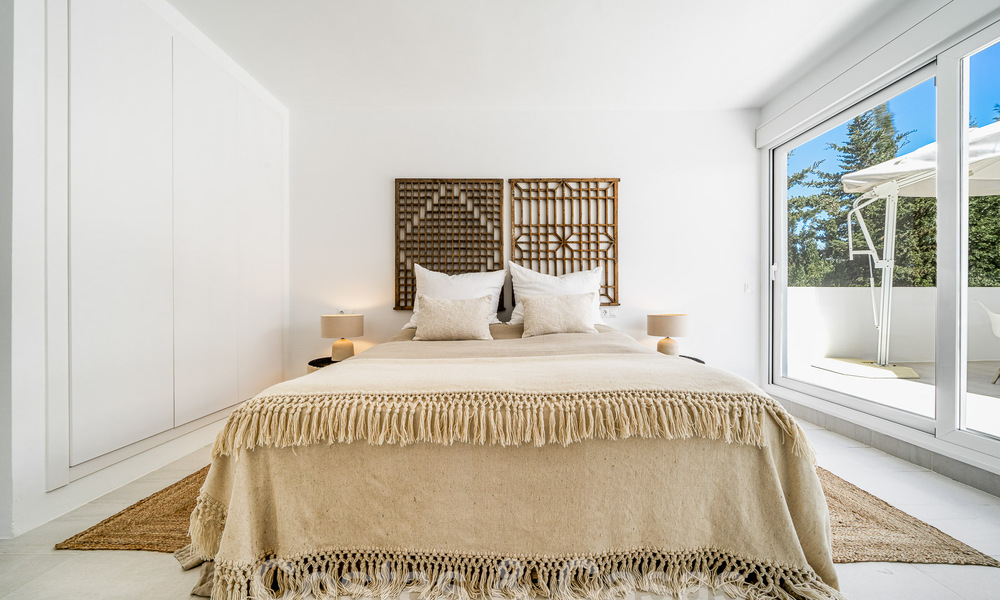 Lujosa villa en venta de estilo arquitectónico andaluz al este de Marbella centro, a un paso de las dunas y la playa 52661