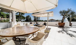 Lujosa villa en venta de estilo arquitectónico andaluz al este de Marbella centro, a un paso de las dunas y la playa 52662 