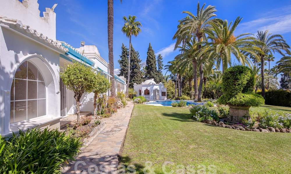 Villa andaluza en venta a poca distancia de la playa en la Nueva Milla de Oro entre Marbella y Estepona 53483