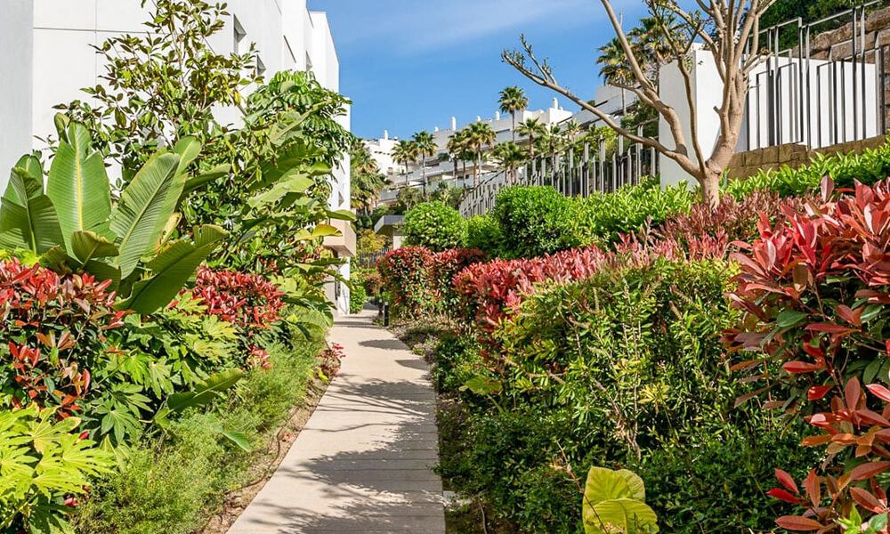 Se vende lujoso apartamento con vistas al mar en una posición elevada en Benahavis - Marbella 53306
