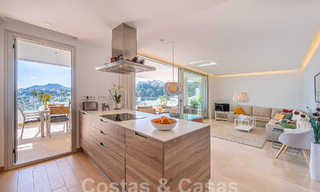 Se vende lujoso apartamento con vistas al mar en una posición elevada en Benahavis - Marbella 53317 