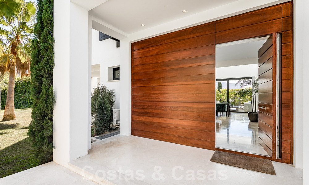 Moderna villa de lujo en venta en urbanización cerrada del valle del golf de Nueva Andalucia, Marbella 53532