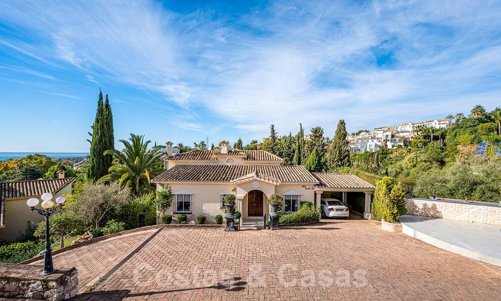 Villa de lujo tradicional-mediterránea en venta con vistas al mar en urbanización cerrada en la Milla de Oro de Marbella 54403