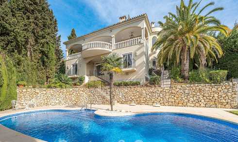 Villa de lujo tradicional-mediterránea en venta con vistas al mar en urbanización cerrada en la Milla de Oro de Marbella 54405