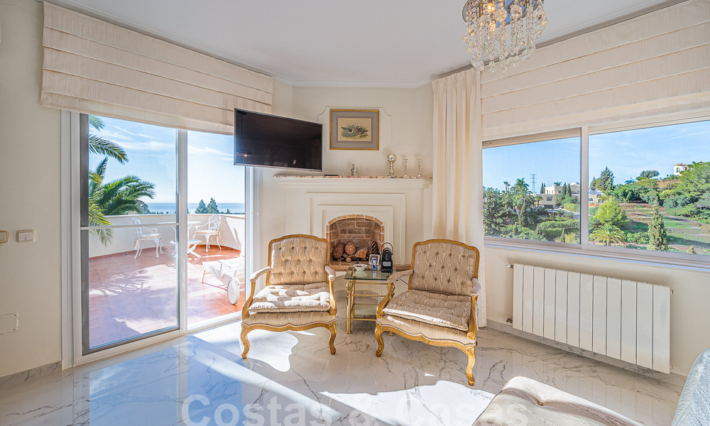 Villa de lujo tradicional-mediterránea en venta con vistas al mar en urbanización cerrada en la Milla de Oro de Marbella 54407