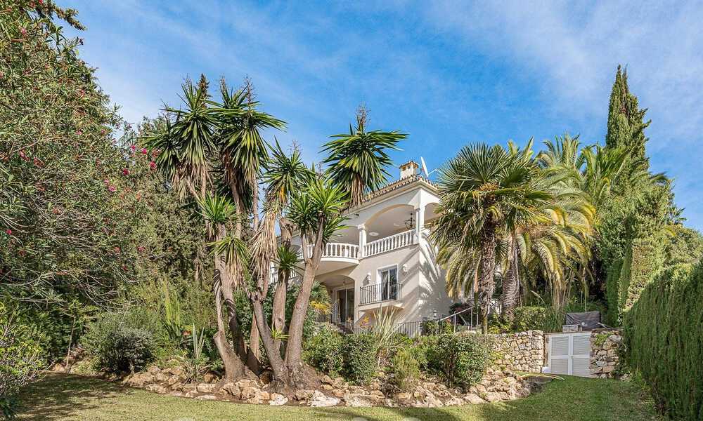 Villa de lujo tradicional-mediterránea en venta con vistas al mar en urbanización cerrada en la Milla de Oro de Marbella 54416