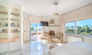 Villa de lujo tradicional-mediterránea en venta con vistas al mar en urbanización cerrada en la Milla de Oro de Marbella 54417 