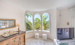 Villa de lujo tradicional-mediterránea en venta con vistas al mar en urbanización cerrada en la Milla de Oro de Marbella 54419 