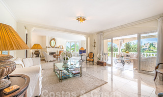 Villa de lujo tradicional-mediterránea en venta con vistas al mar en urbanización cerrada en la Milla de Oro de Marbella 54423 