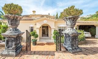 Villa de lujo tradicional-mediterránea en venta con vistas al mar en urbanización cerrada en la Milla de Oro de Marbella 54433 