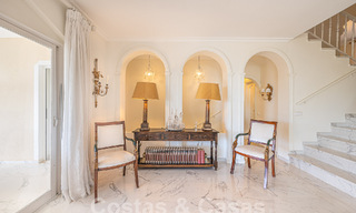 Villa de lujo tradicional-mediterránea en venta con vistas al mar en urbanización cerrada en la Milla de Oro de Marbella 54435 