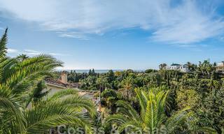 Villa de lujo tradicional-mediterránea en venta con vistas al mar en urbanización cerrada en la Milla de Oro de Marbella 54443 