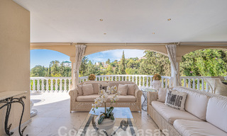 Villa de lujo tradicional-mediterránea en venta con vistas al mar en urbanización cerrada en la Milla de Oro de Marbella 54444 