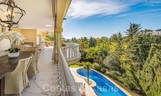 Villa de lujo tradicional-mediterránea en venta con vistas al mar en urbanización cerrada en la Milla de Oro de Marbella 54446 
