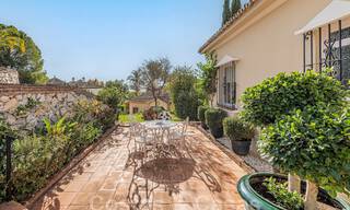 Villa de lujo tradicional-mediterránea en venta con vistas al mar en urbanización cerrada en la Milla de Oro de Marbella 54457 