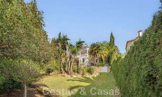 Villa de lujo tradicional-mediterránea en venta con vistas al mar en urbanización cerrada en la Milla de Oro de Marbella 54462 