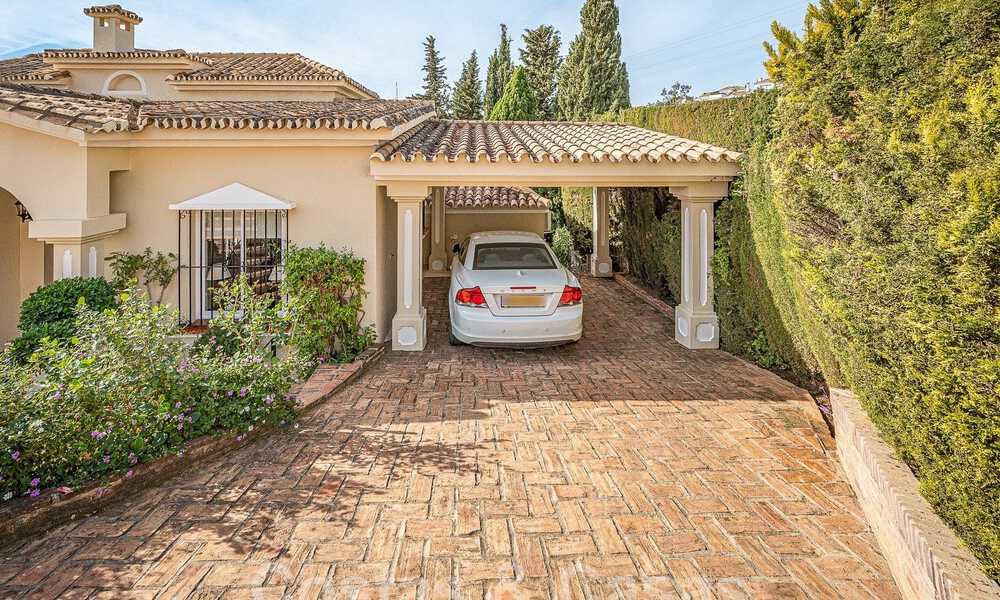Villa de lujo tradicional-mediterránea en venta con vistas al mar en urbanización cerrada en la Milla de Oro de Marbella 54463