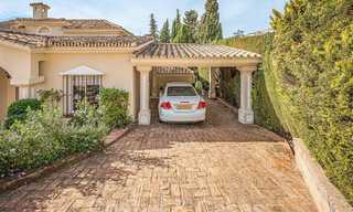 Villa de lujo tradicional-mediterránea en venta con vistas al mar en urbanización cerrada en la Milla de Oro de Marbella 54463 