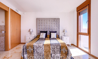 Moderno apartamento de 3 dormitorios en venta con vistas al mar en las colinas de Los Monteros, Marbella Este 52765 