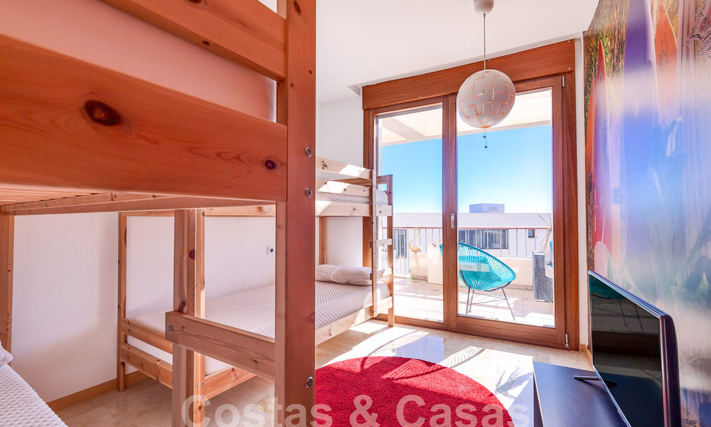 Moderno apartamento de 3 dormitorios en venta con vistas al mar en las colinas de Los Monteros, Marbella Este 52770
