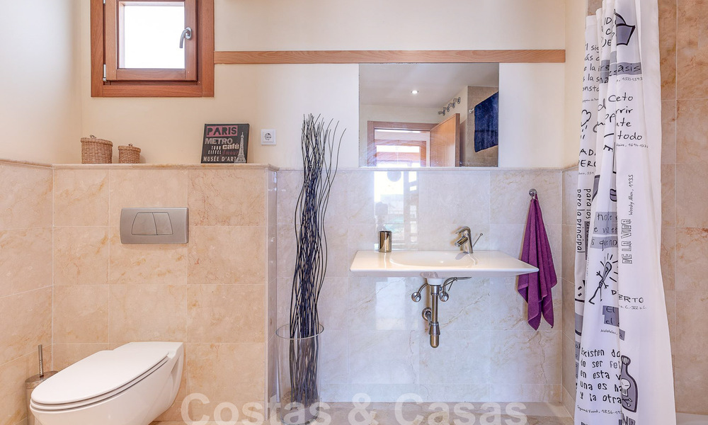 Moderno apartamento de 3 dormitorios en venta con vistas al mar en las colinas de Los Monteros, Marbella Este 52771