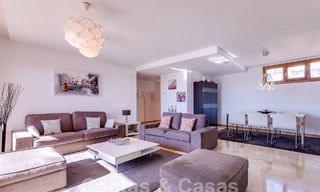 Moderno apartamento de 3 dormitorios en venta con vistas al mar en las colinas de Los Monteros, Marbella Este 52777 