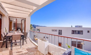 Moderno apartamento de 3 dormitorios en venta con vistas al mar en las colinas de Los Monteros, Marbella Este 52779 