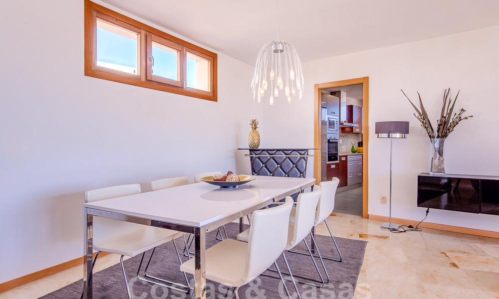 Moderno apartamento de 3 dormitorios en venta con vistas al mar en las colinas de Los Monteros, Marbella Este 52783