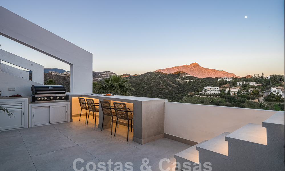 Ático lujosamente reformado en venta con amplia terraza en La Quinta golf resort, Benahavis - Marbella 53827